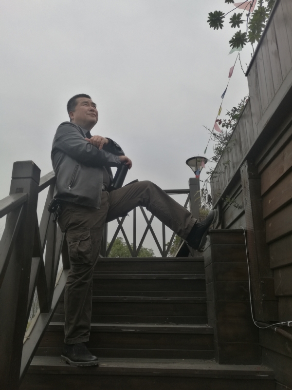 孤单背影的第一张照片--珠海相亲服务中心