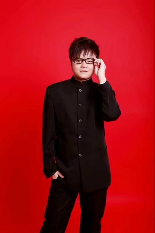 站在远处看童年的第一张照片--珠海相亲服务中心