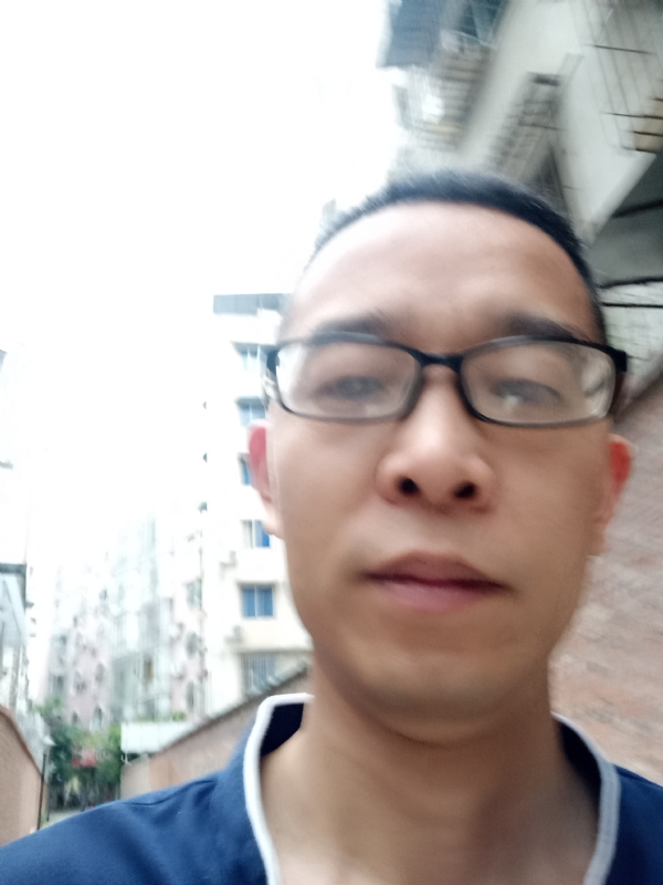 眼镜的第一张照片--珠海相亲服务中心