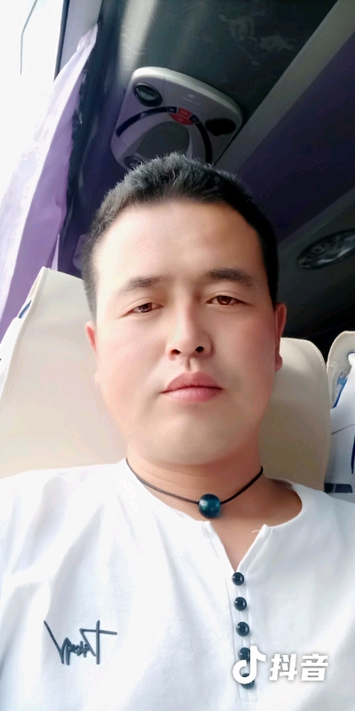 瞬间被爱上的第一张照片--珠海相亲服务中心