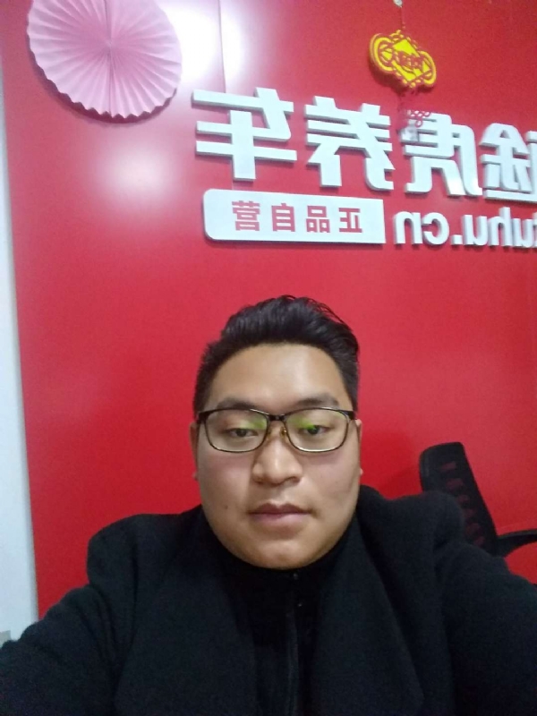 向上倾斜45度的第一张照片--珠海相亲服务中心