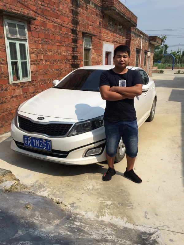 独坐街头的第三张照片--珠海相亲服务中心