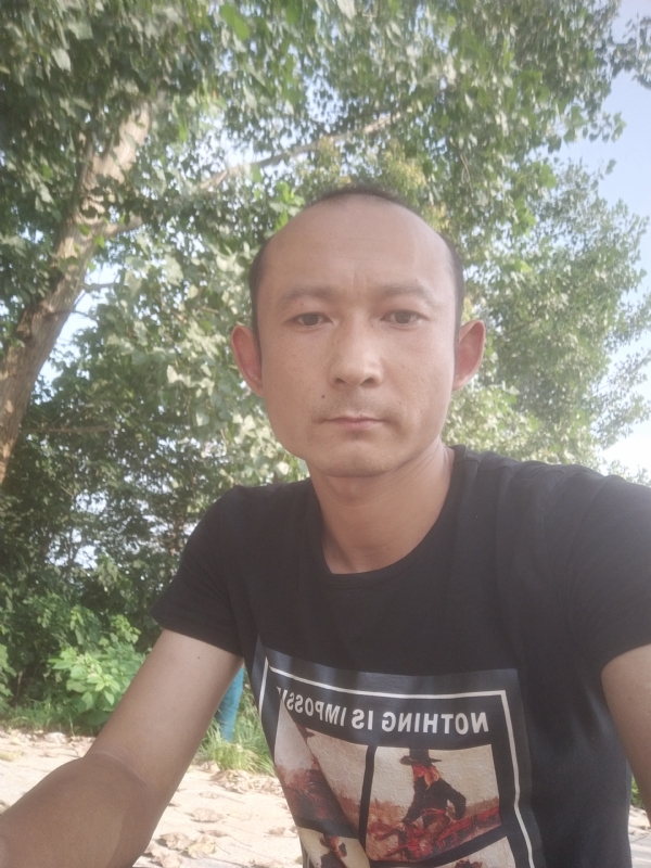 80大叔的第二张照片--珠海相亲服务中心