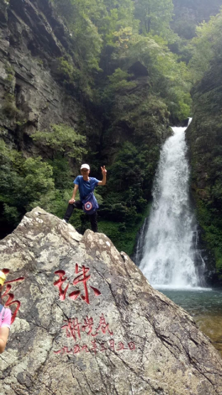 海岸岩崖的第一张照片--珠海相亲服务中心