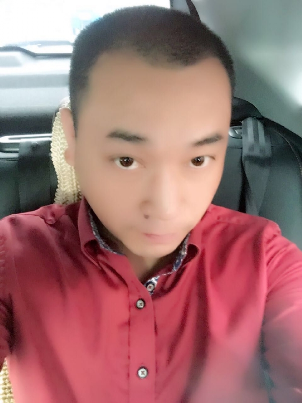 在一个路口等的第一张照片--珠海相亲服务中心