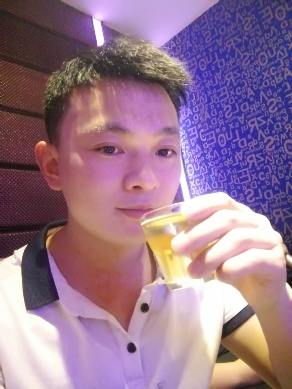 幸福的拥抱的第一张照片--珠海相亲服务中心