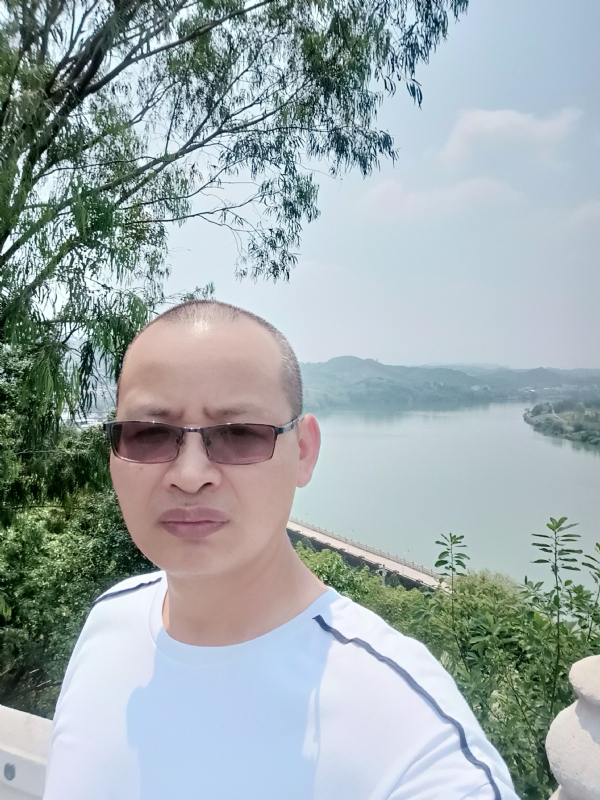 随缘随性的第一张照片--珠海相亲服务中心