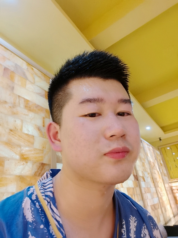 六月与阿十二的第一张照片--珠海相亲服务中心