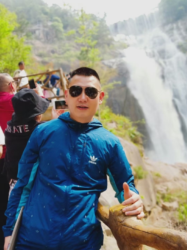 钟爱一生的第一张照片--珠海相亲服务中心