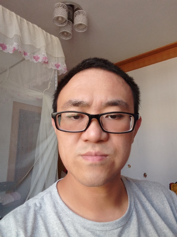 小涨常鸿的第一张照片--珠海相亲服务中心