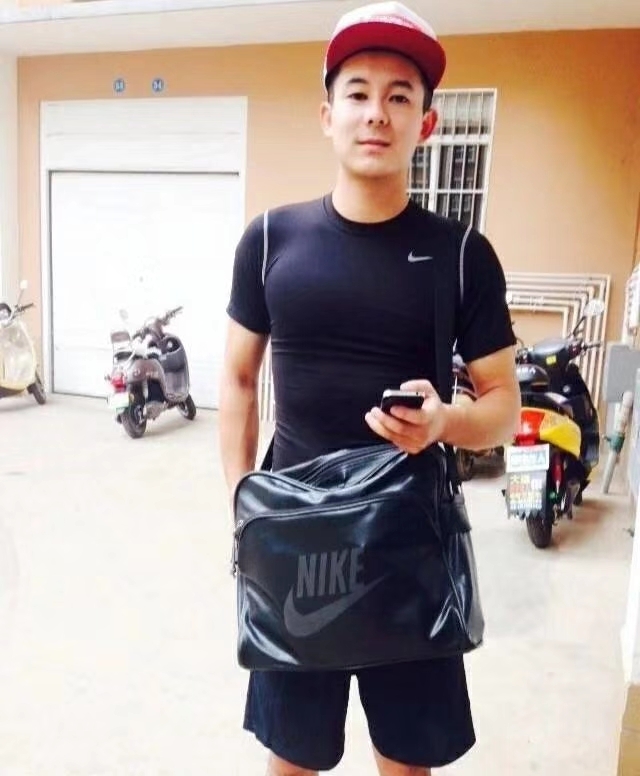 花花是只狗的第一张照片--珠海相亲服务中心