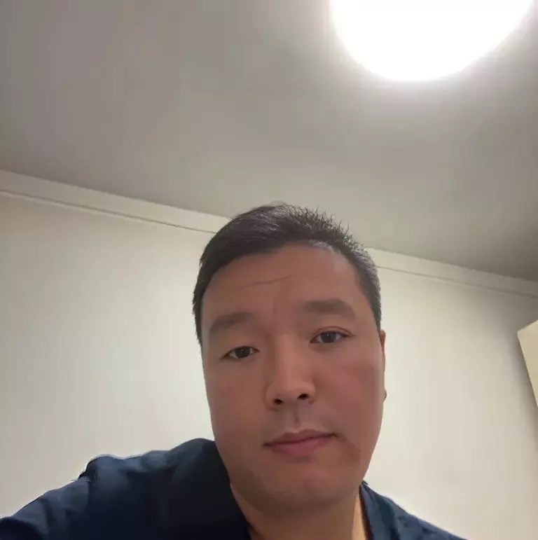 穿唐装的松鼠的第一张照片--珠海相亲服务中心