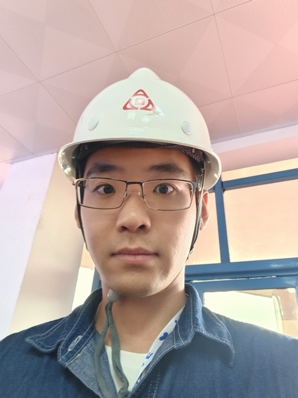 何鹏宇的第二张照片--珠海相亲服务中心