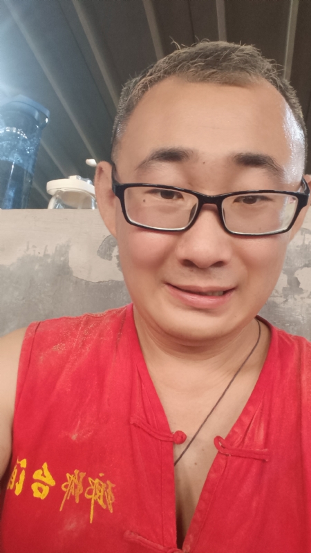 黑黑一笑的第二张照片--珠海相亲服务中心