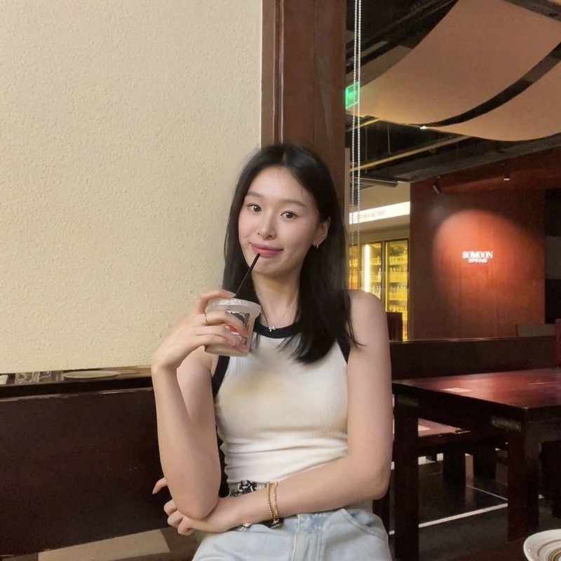 羽毛的第一张照片--珠海相亲服务中心