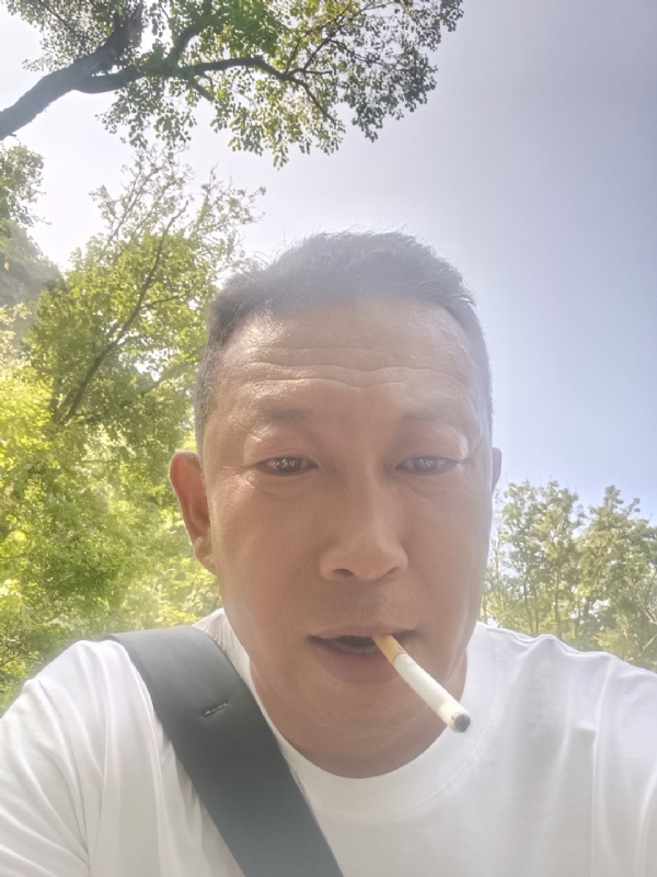 中年大叔的第一张照片--珠海相亲服务中心